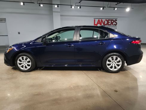 Used 2022 Toyota Corolla LE image 4