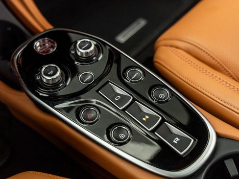 Used 2023 McLaren GT RWD image 28