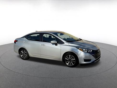 Used 2025 Nissan Versa SV FWD image 2
