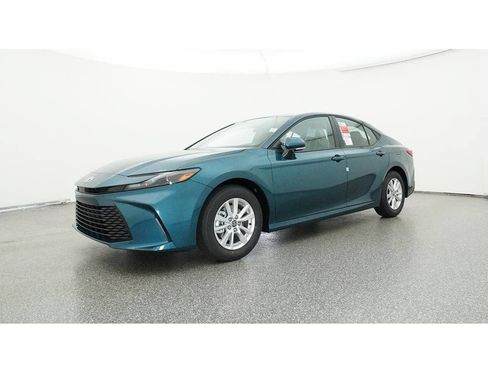 Used 2025 Toyota Camry LE FWD image 23