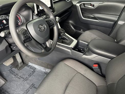 Used 2025 Toyota RAV4 XLE FWD image 10