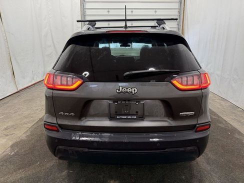 Used 2019 Jeep Cherokee Latitude Plus w/ Cold Weather Group AWD/4WD image 8