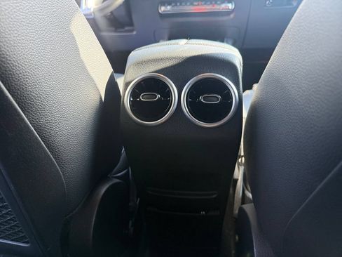 Used 2025 Mercedes-Benz GLA 250 4MATIC image 21