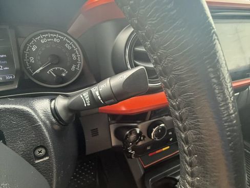 Used 2017 Toyota Tacoma TRD Sport w/ Tow Package (A/T) AWD/4WD image 27