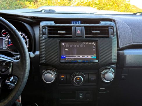 Used 2018 Toyota 4Runner TRD Off-Road Premium w/ Convenience Package AWD/4WD image 31