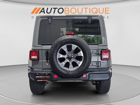 Used 2018 Jeep Wrangler Unlimited Sahara w/ Uconnect 4C Nav & Sound Group AWD/4WD image 4