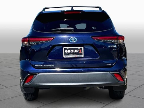 Used 2023 Toyota Highlander XLE image 4