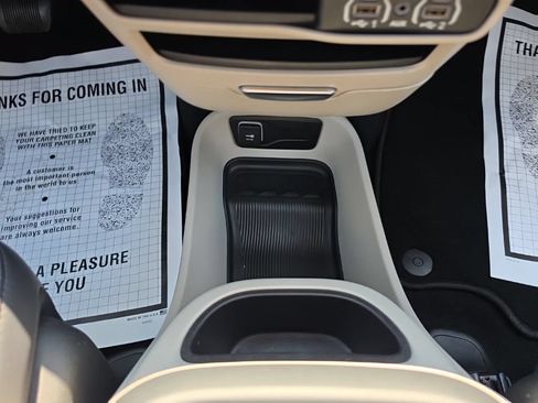 Certified 2023 Chrysler Pacifica Touring-L FWD image 35