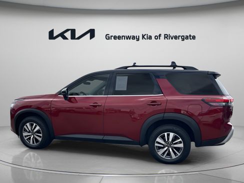 Used 2023 Nissan Pathfinder SL w/ Black Appearance Package AWD/4WD image 4