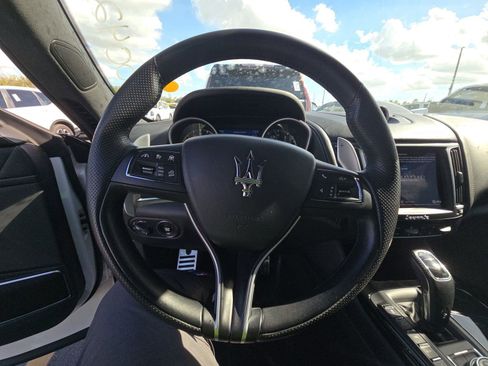 Used 2019 Maserati Levante GranSport image 9