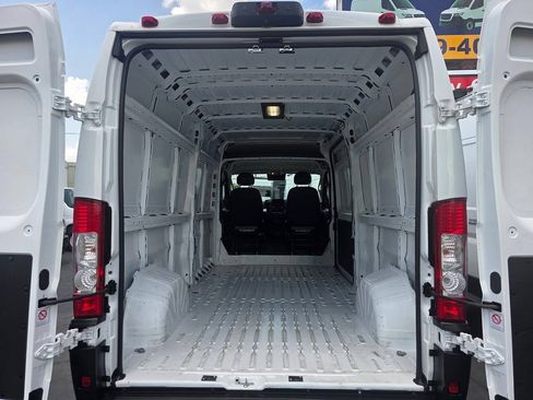 Used 2025 RAM ProMaster 2500 w/ Convenience Group FWD image 11