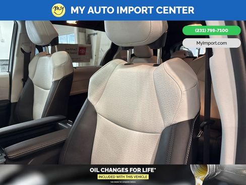 Used 2025 Toyota Sienna XSE image 13