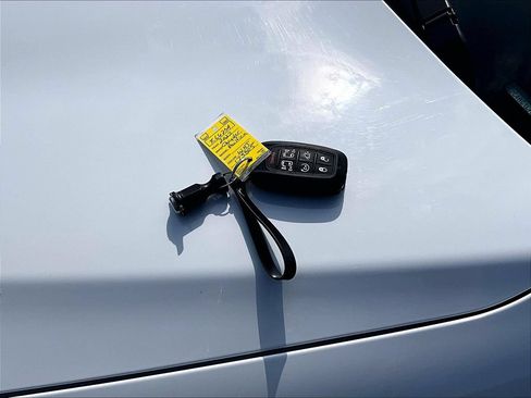 Used 2022 Chrysler Pacifica Touring-L FWD image 10