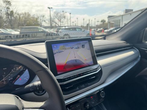 Used 2025 Jeep Compass Limited image 24