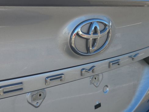 Used 2018 Toyota Camry XSE image 13