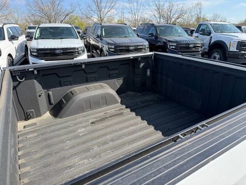 Used 2022 Chevrolet Silverado 1500 LT w/ Safety Package AWD/4WD image 6