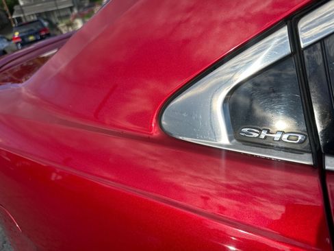 Used 2010 Ford Taurus SHO image 3