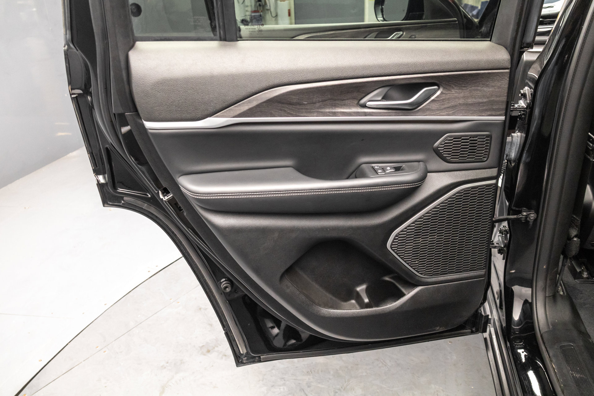 Used 2022 Jeep Grand Cherokee Limited 4xe AWD/4WD image 32