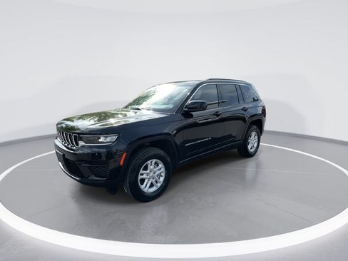 Used 2024 Jeep Grand Cherokee Laredo w/ Luxury Tech Group I AWD/4WD image 7