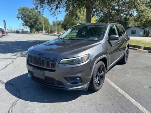 Used 2020 Jeep Cherokee Latitude Plus FWD image 3