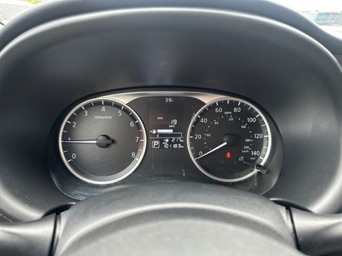 Used 2018 Nissan Kicks S FWD image 17