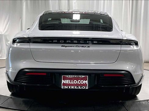 Used 2022 Porsche Taycan Turbo S image 9
