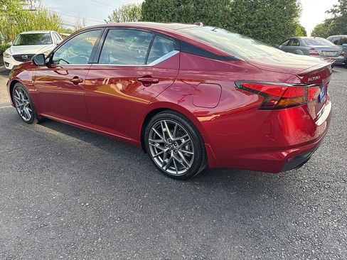 Used 2024 Nissan Altima 2.0 SR FWD image 10