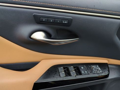 Used 2022 Lexus ES 300h w/ Premium Package image 15