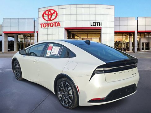 Used 2024 Toyota Prius Prime Premium image 7