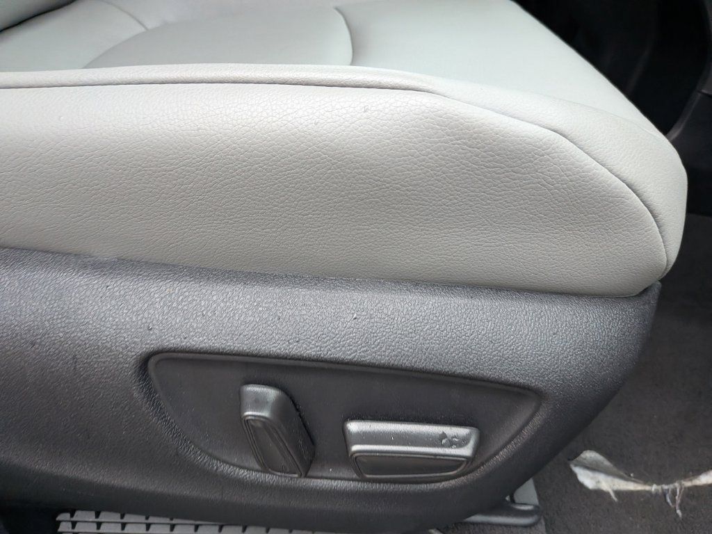 Used 2026 Toyota Sienna XLE FWD image 38