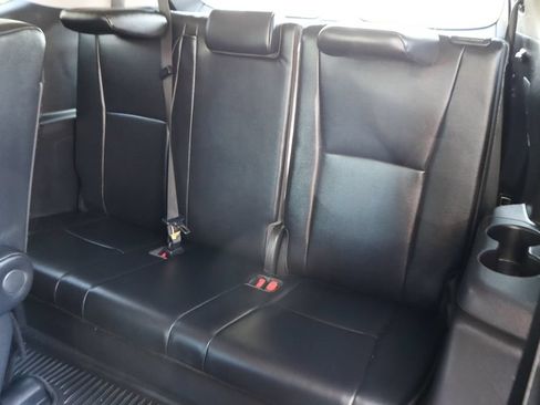 Used 2022 Toyota Highlander XLE FWD image 38