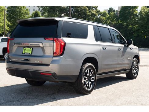 Used 2022 GMC Yukon XL AT4 AWD/4WD image 8