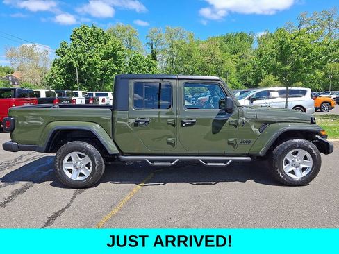 Used 2022 Jeep Gladiator Sport AWD/4WD image 7