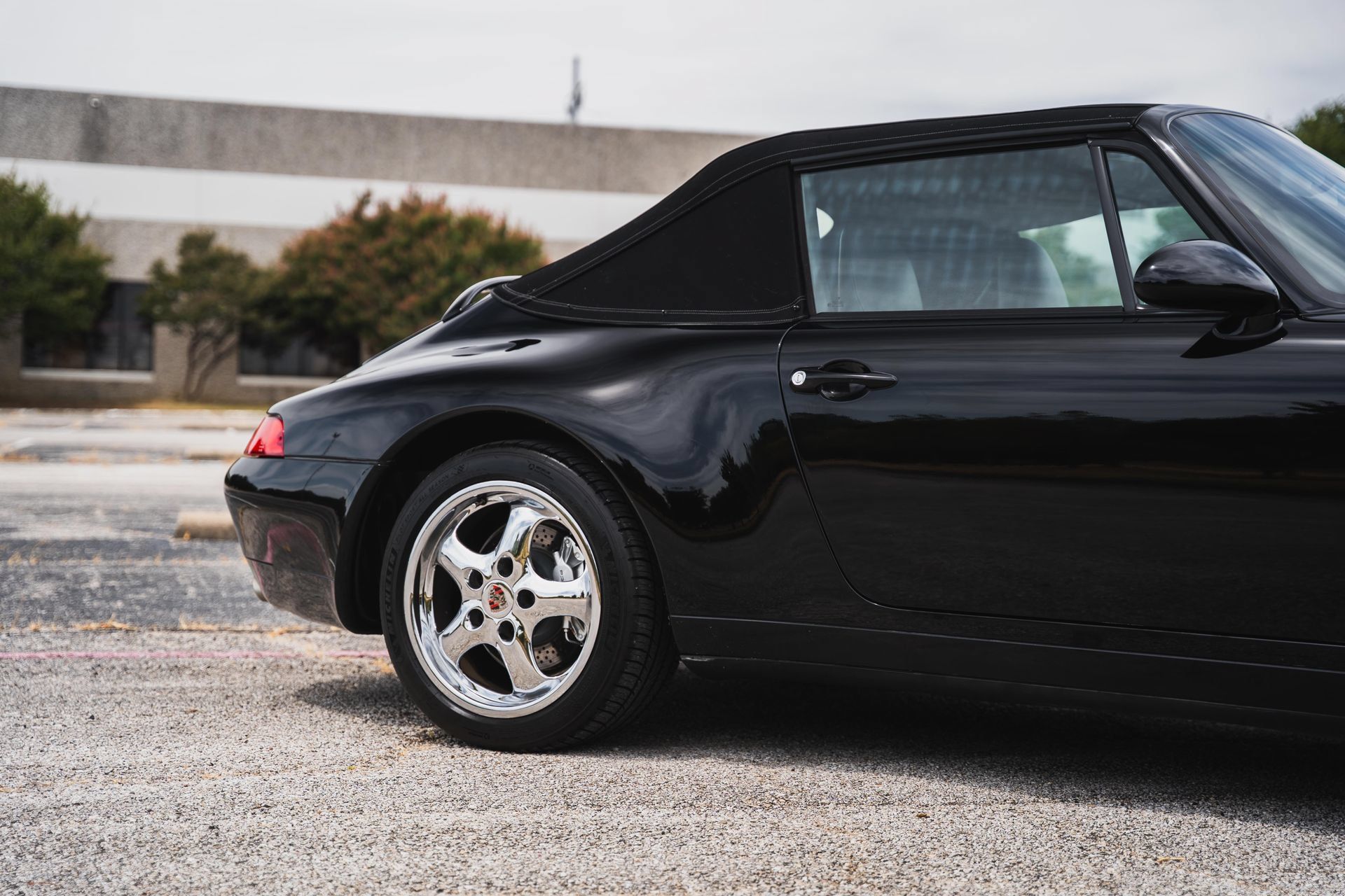 Used 1995 Porsche 911 Carrera RWD image 25