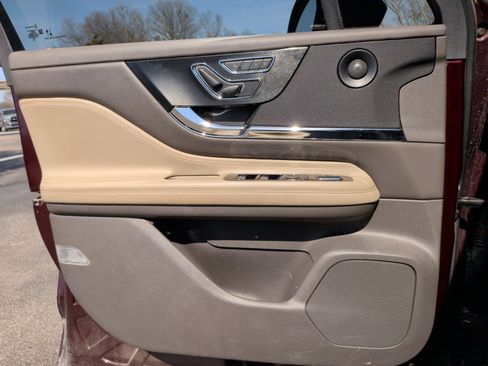 Used 2020 Lincoln Corsair Reserve w/ Appearance Package image 28