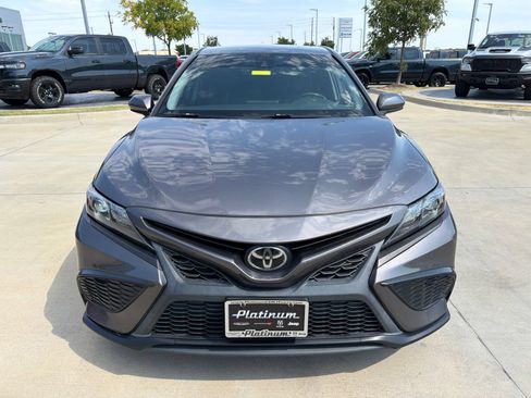 Used 2021 Toyota Camry SE FWD image 8