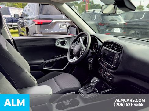 Used 2025 Kia Soul LX w/ LX Technology Package FWD image 16