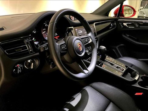 Used 2025 Porsche Macan image 7