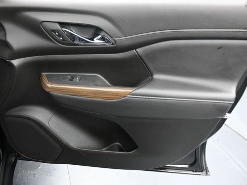 Used 2023 GMC Acadia SLE w/ Driver Convenience Package image 20