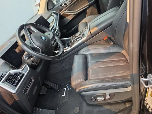 Used 2025 BMW X7 xDrive40i w/ Premium Package AWD/4WD image 5