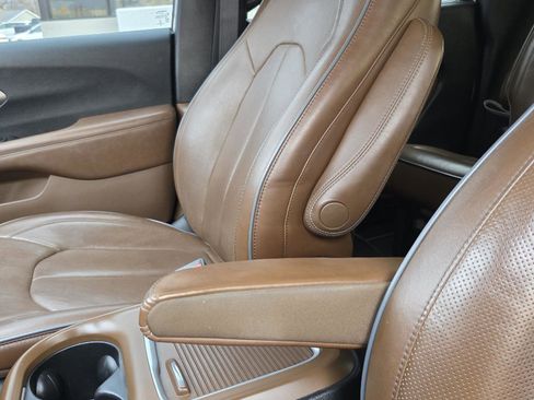 Used 2019 Chrysler Pacifica Limited w/ Advanced Safetytec Group image 35