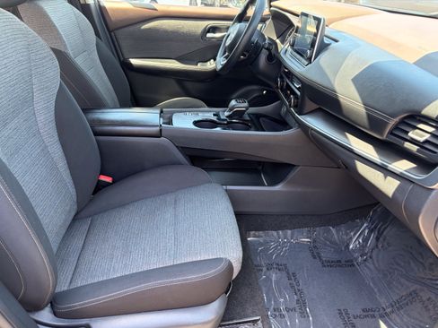 Used 2023 Nissan Rogue SV FWD image 12