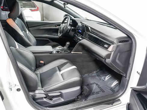 Used 2025 Toyota Camry SE FWD image 15