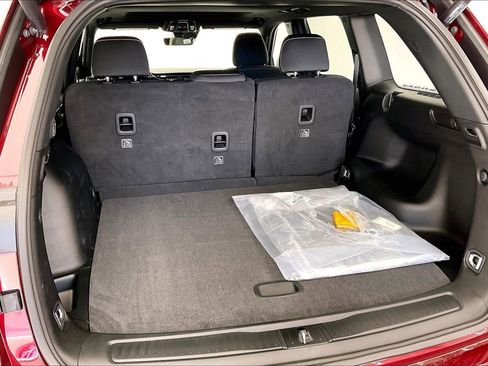 New 2025 Jeep Grand Cherokee 4WD image 11