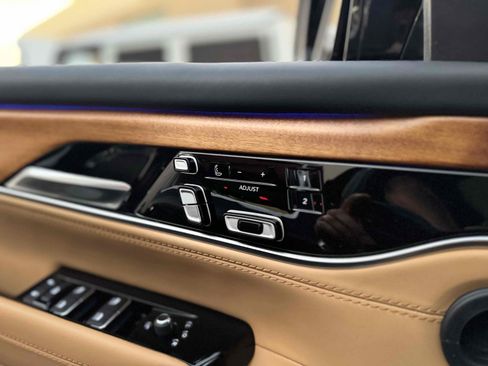 Used 2023 Jeep Grand Wagoneer L Series III image 65