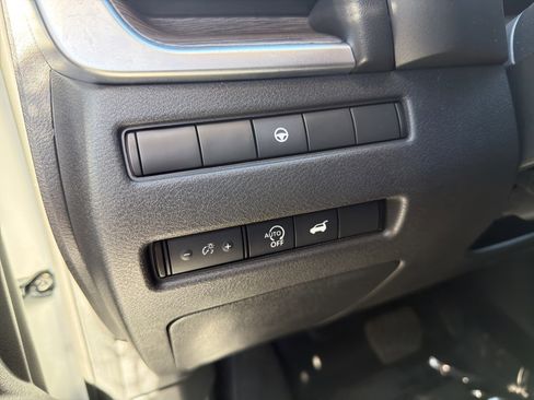 Used 2024 Nissan Rogue Platinum AWD/4WD image 29