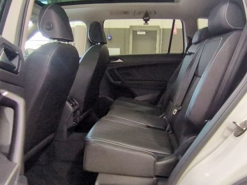 Used 2023 Volkswagen Tiguan SE AWD/4WD image 17