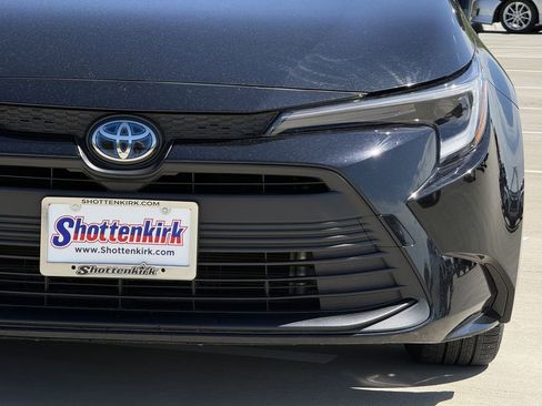 Used 2023 Toyota Corolla LE image 9