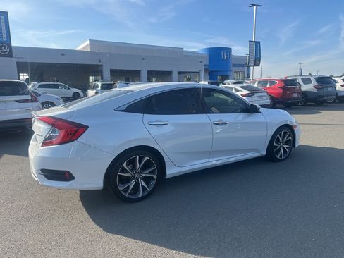 Used 2021 Honda Civic Touring image 3
