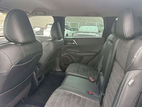 Used 2023 Mitsubishi Outlander SE AWD/4WD image 11